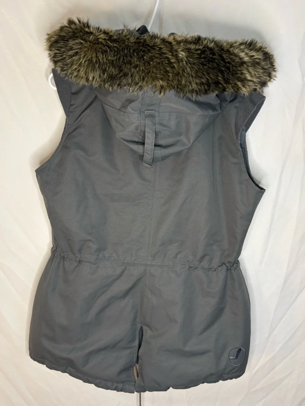 Community by Aritzia Duck Down Puffer Vest Faux Fur Hood Adjustable Waist Large - Picture 4 of 10